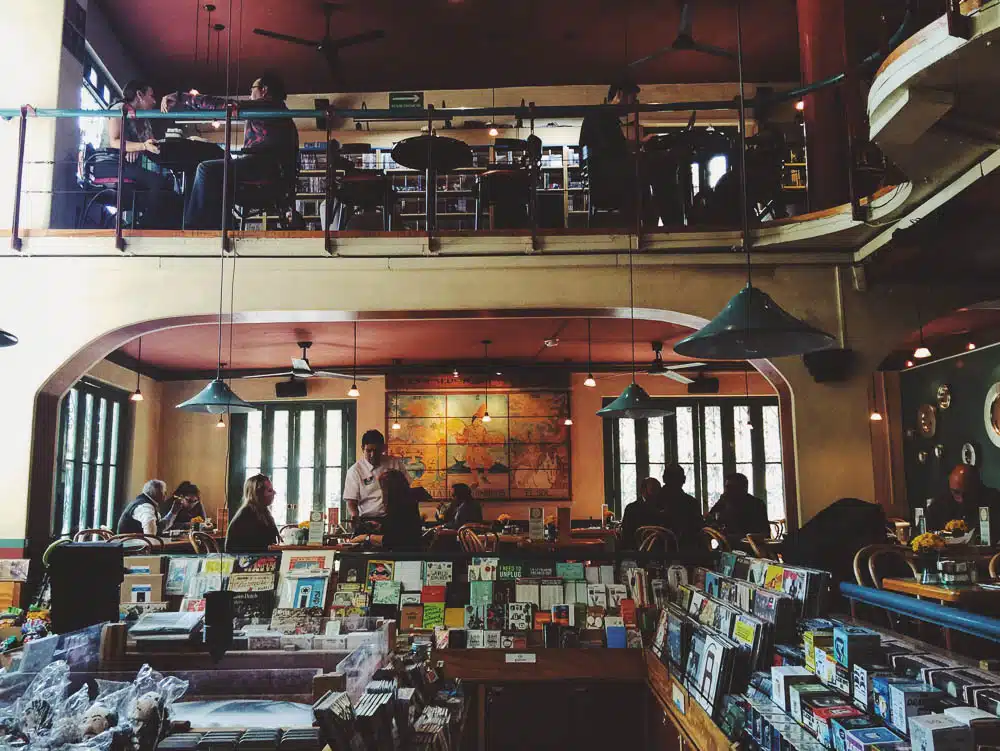 Things to do in Condesa - El Pendulo bookshop