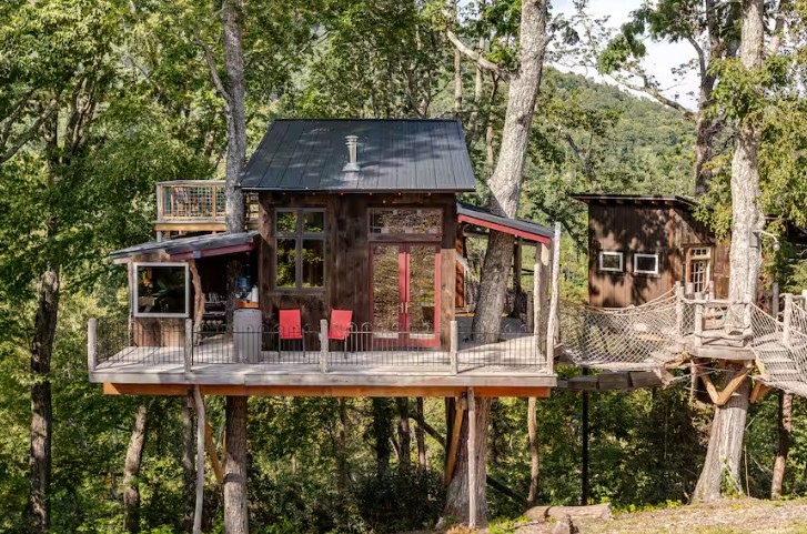 Treehave treehouse Asheville, NC.