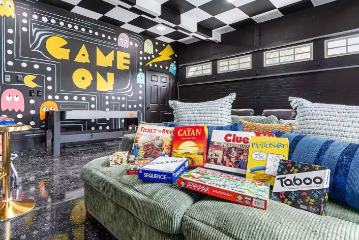 Room with board games and arcade machines in an airbnb in Asheville.