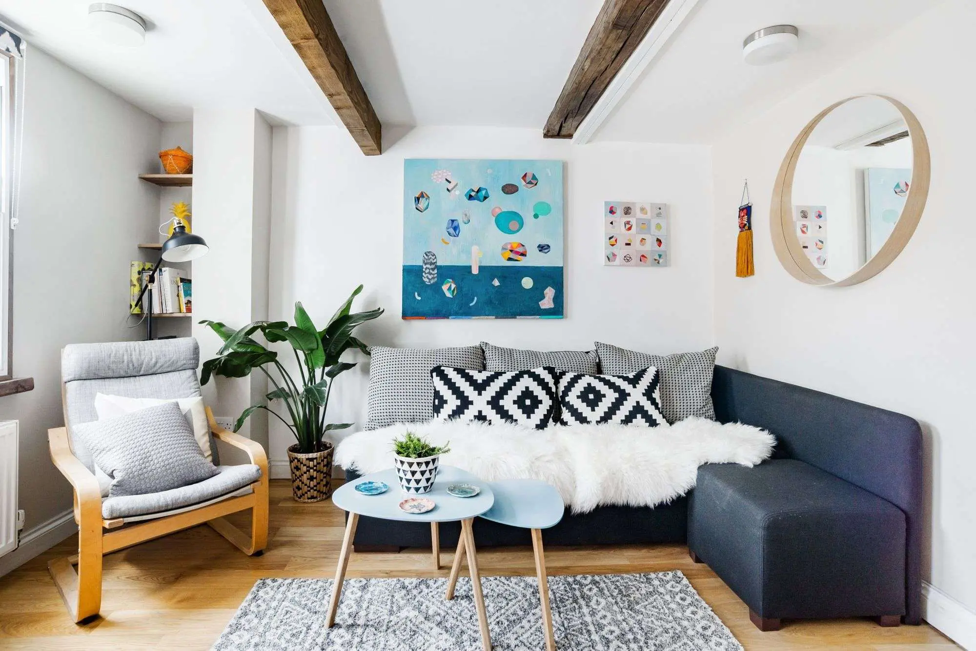 Airbnb Bristol - Hip Art Filled Flat