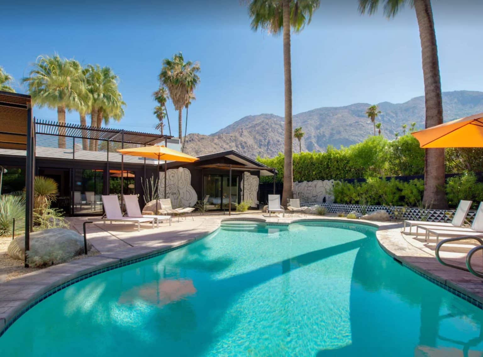 10 Stunning VRBO Palm Springs Rentals with a Pool