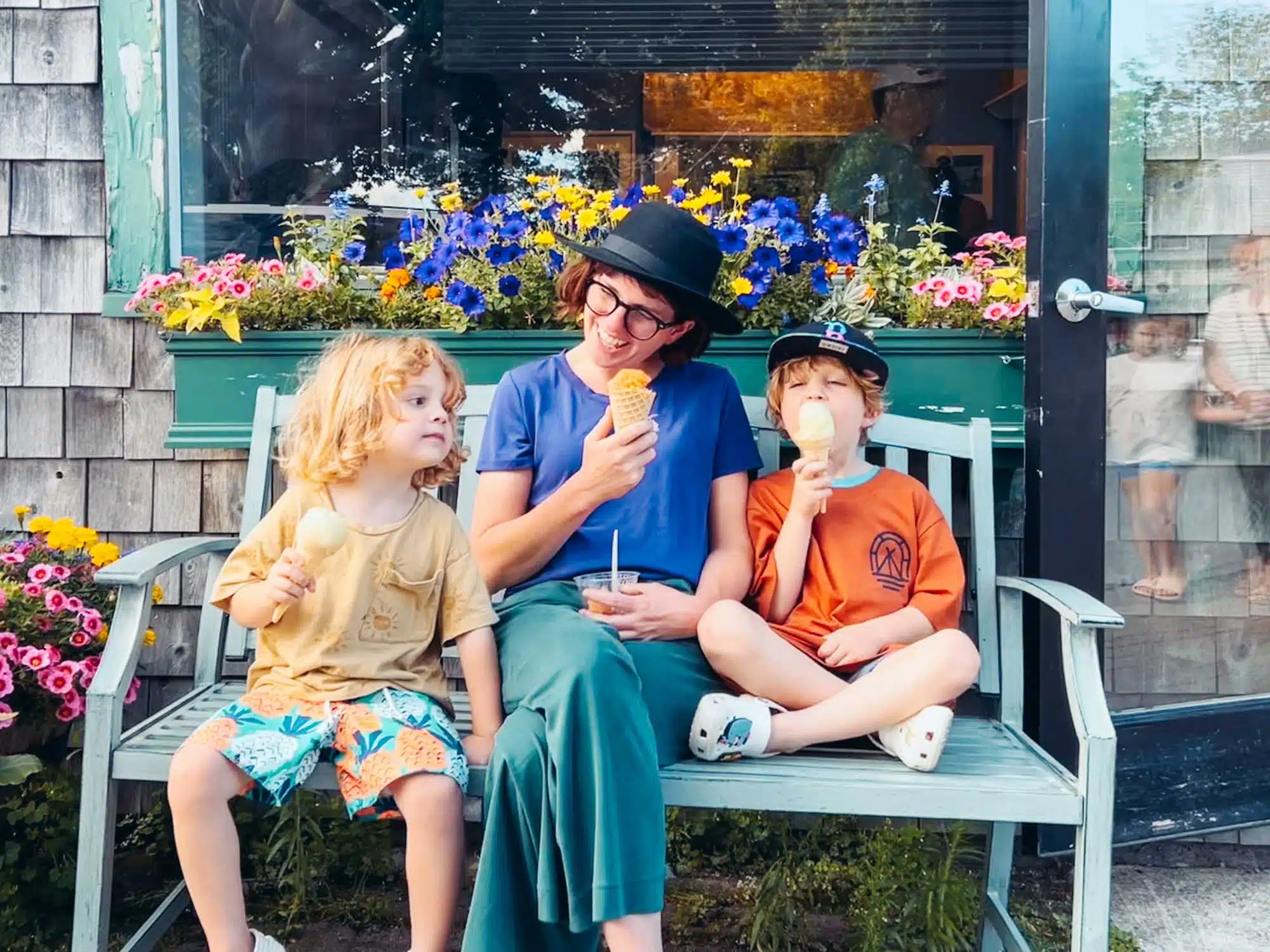Victoria, Arlo and Ottis eating ice creams at Mount Dessert