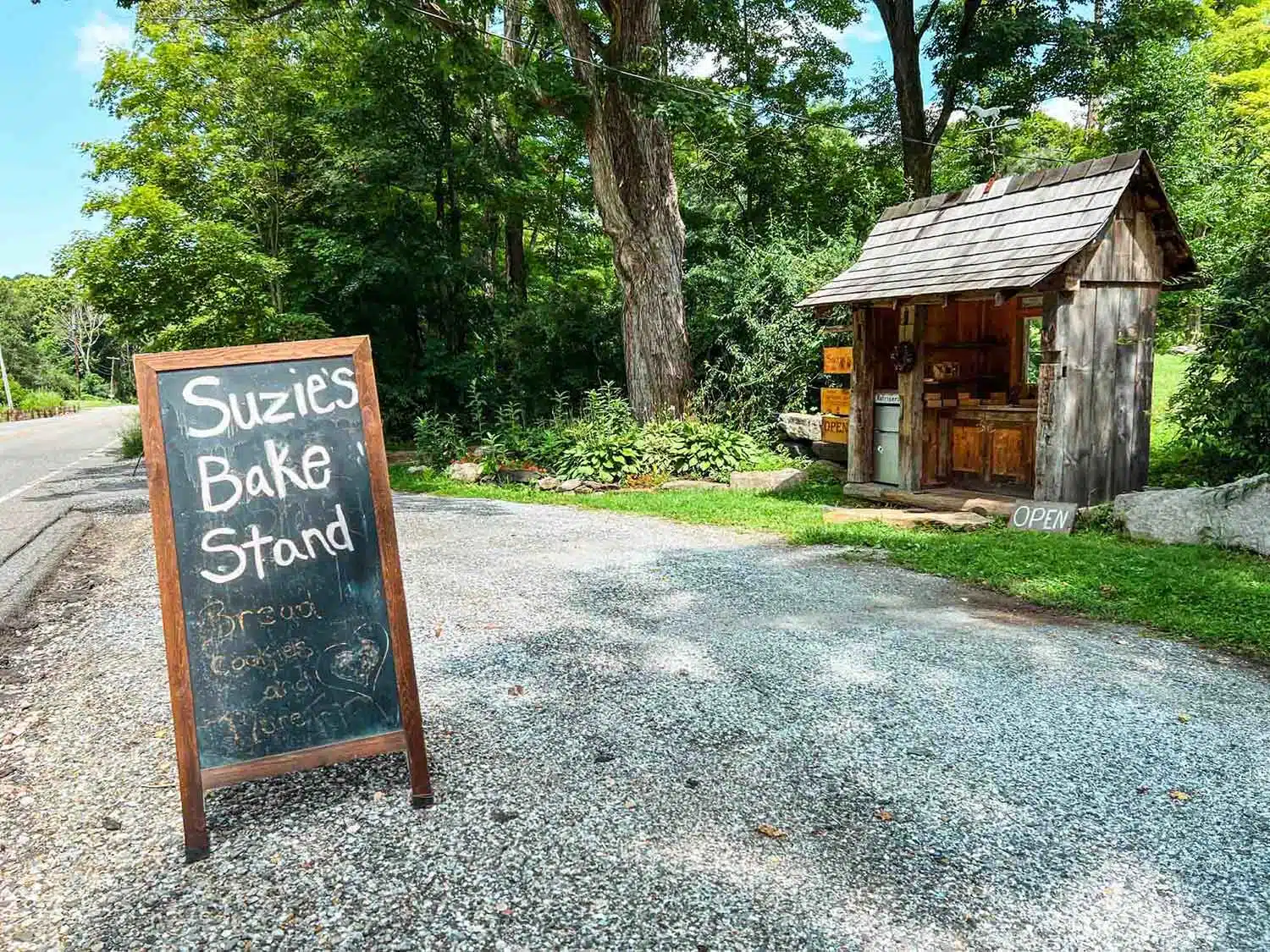 Suzie's Bakestand.