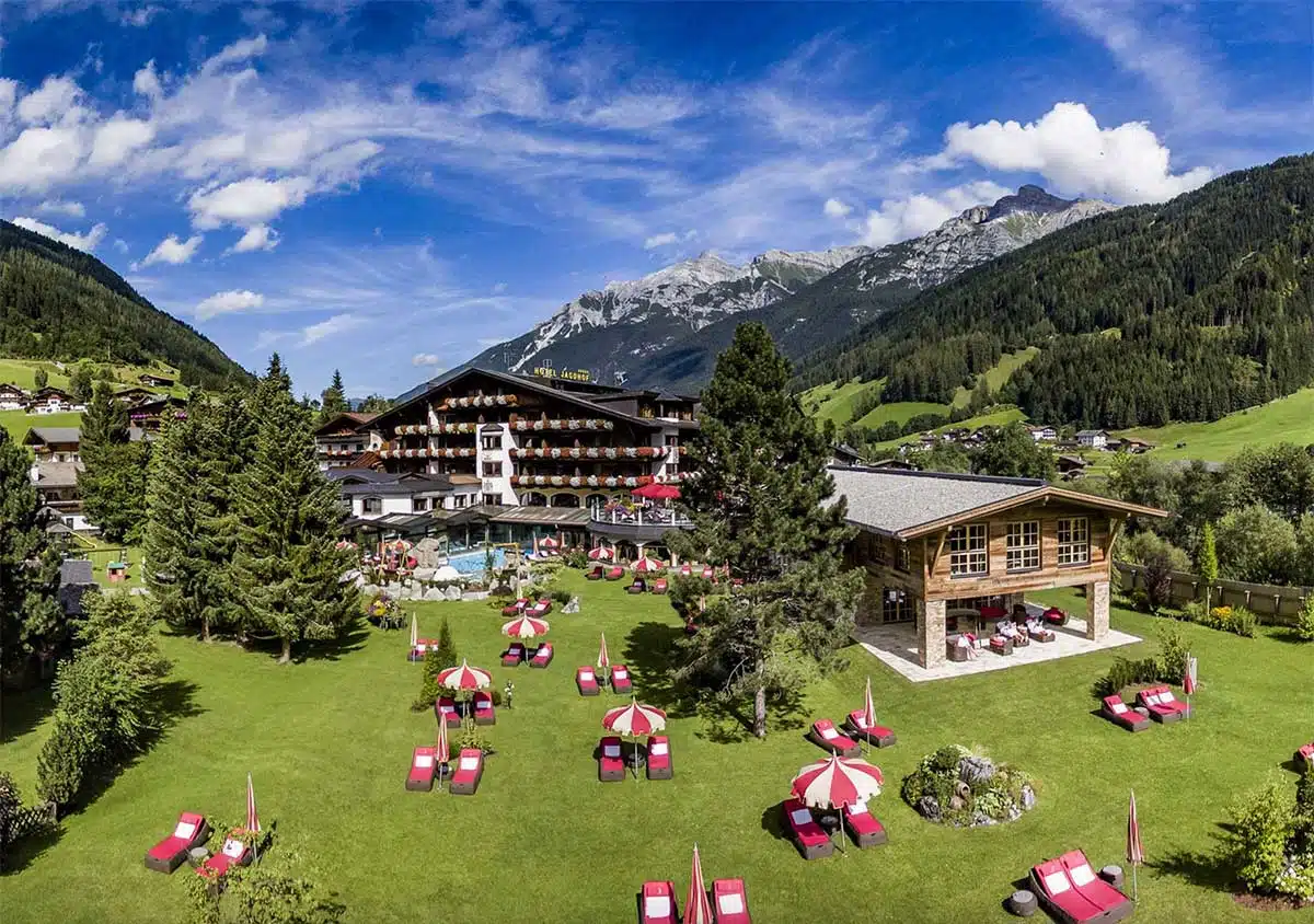 Hotel Jaghof in summer.