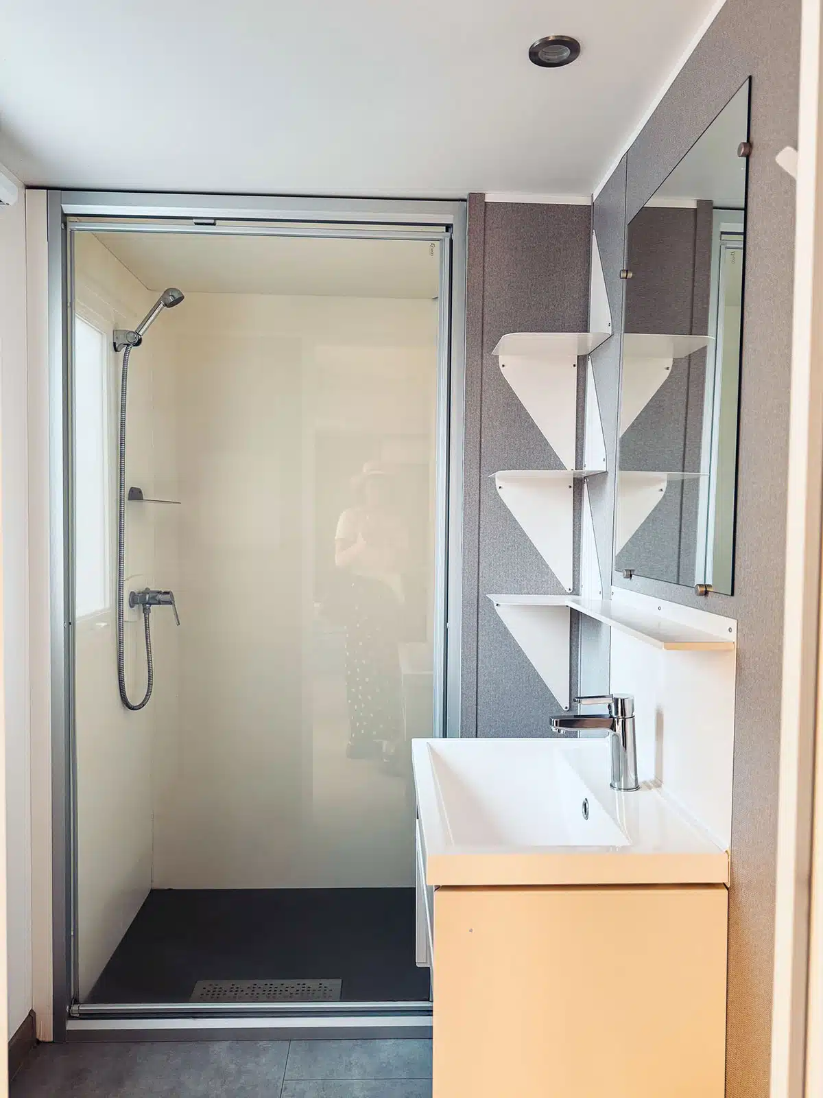 Bathroom at Eurocamp Le Pommier.