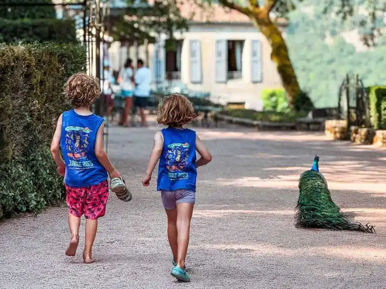 Kids running at the Marqueyssac Garden.