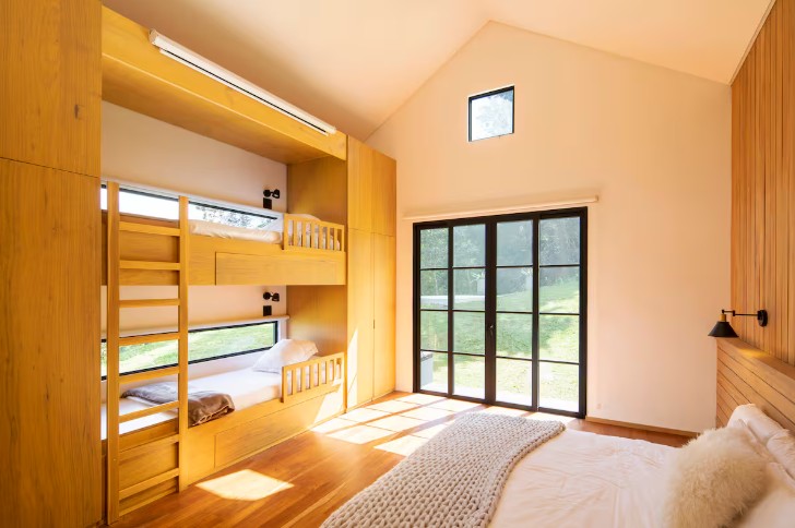 Bedroom with a queen size bed and bunk beds at Farm stay in Costa Rican Mountains.